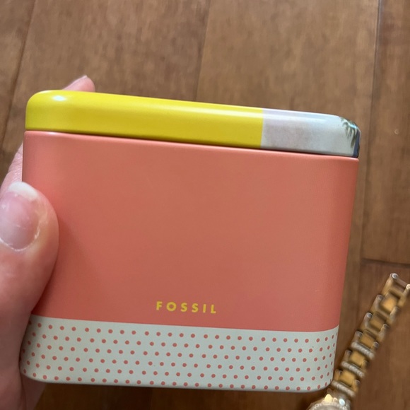 ROSE GOLD FOSSIL WATCH - Picture 7 of 7